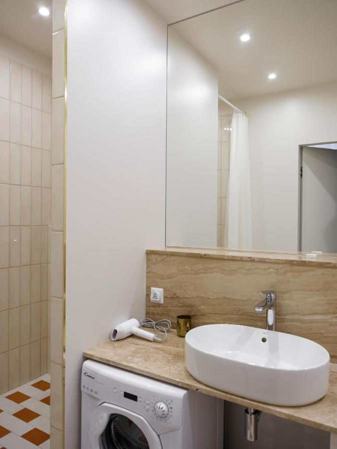 Miro Skolas - Quiet Chic, Free Parking, Self Check-in Riga