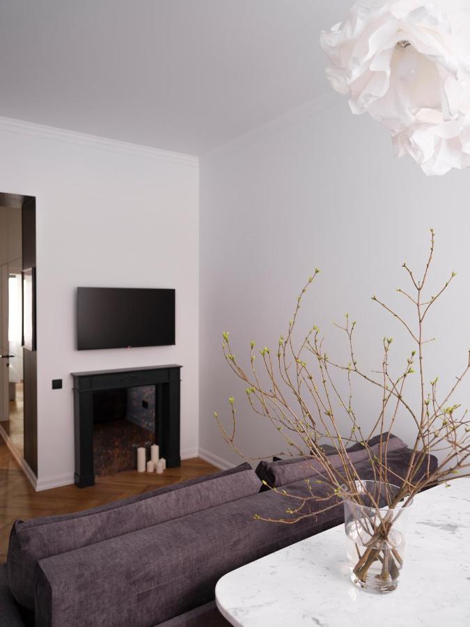 Aparthotel Miro Skolas - Quiet Chic, Free Parking, Self Check-in Riga