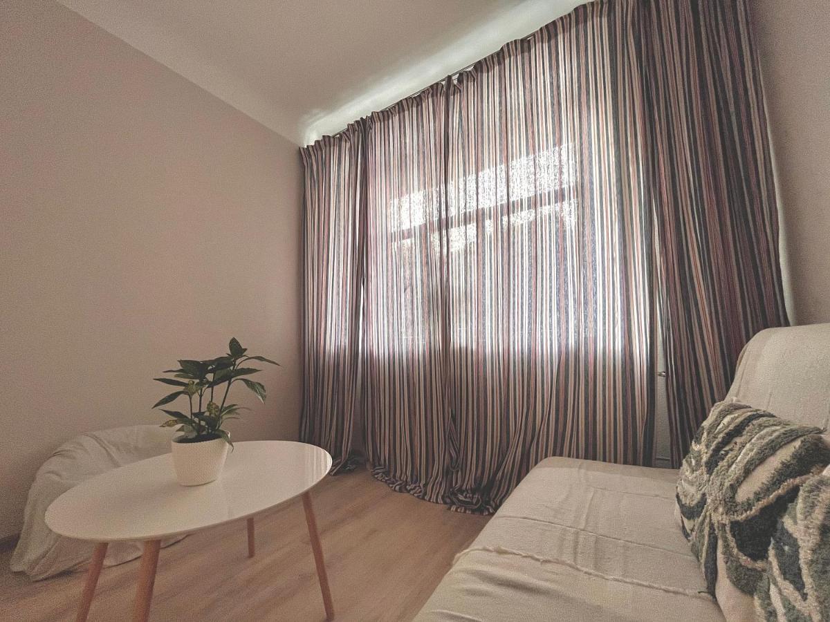 Apartment 一one Home一flat In Centrs