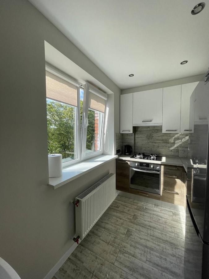 Expansive One Bedroom Gem In A Peaceful Locale