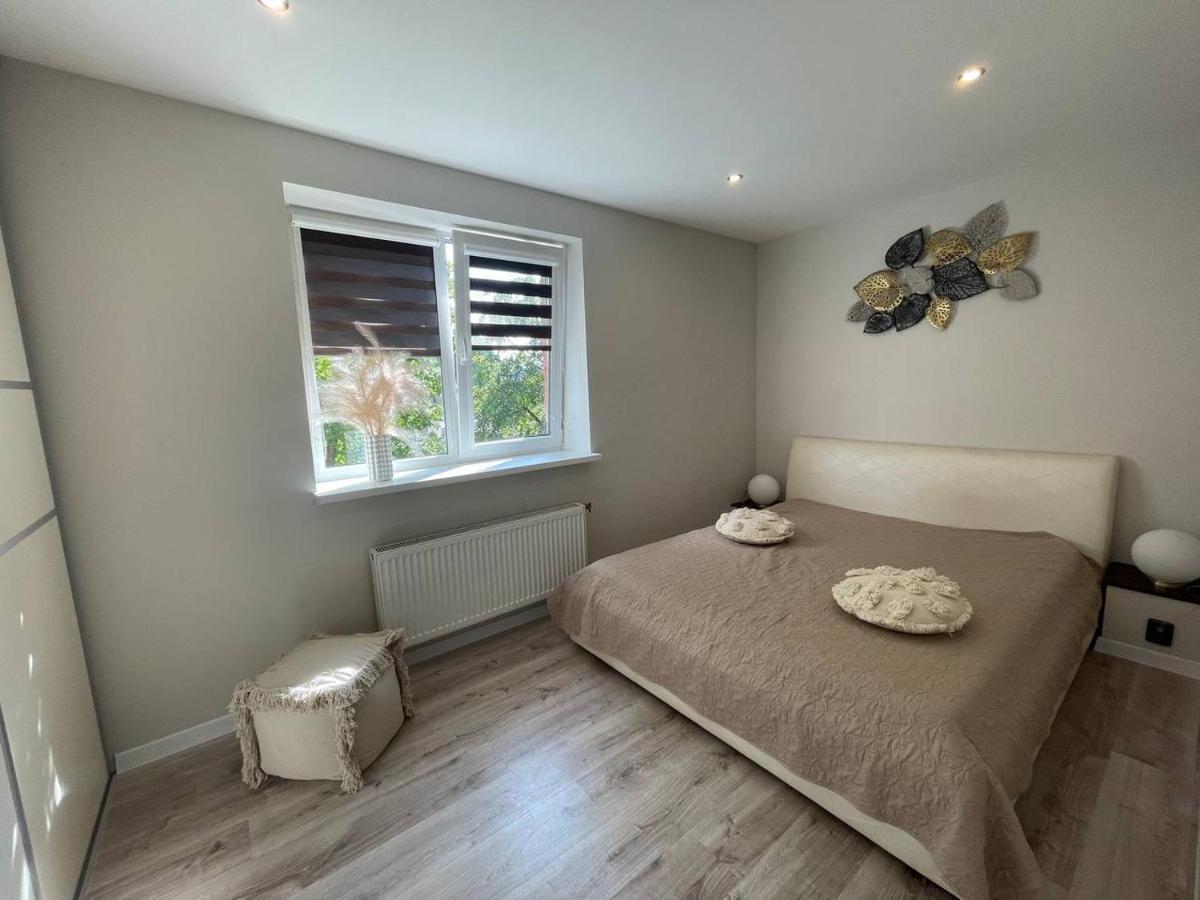 Expansive One Bedroom Gem In A Peaceful Locale *