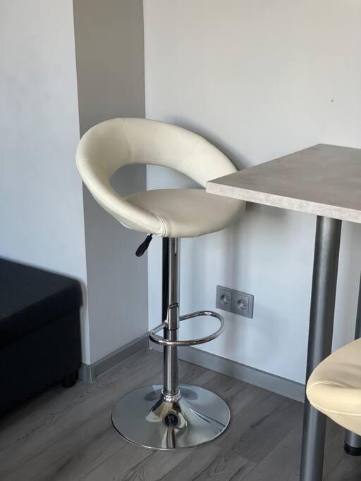 Minimalist Apartment-free Parking, Self Check In
