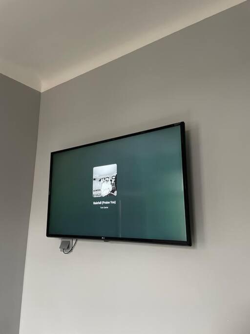 Apartment Minimalist Apartment-free Parking, Self Check In Riga