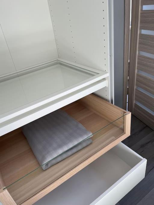 Minimalist Apartment-free Parking, Self Check In Riga