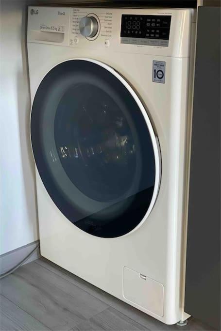 Minimalist Apartment-free Parking, Self Check In *