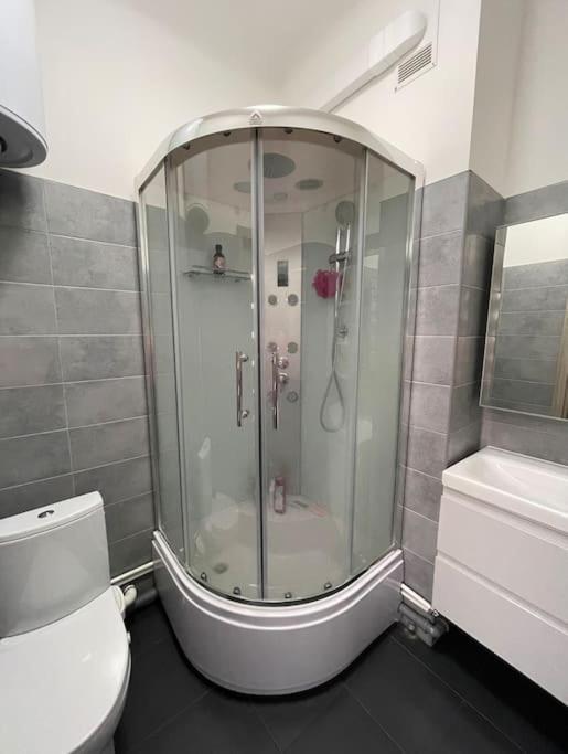 Minimalist Apartment-free Parking, Self Check In *