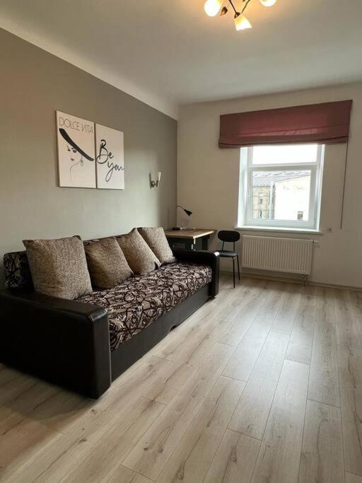Cozy And Quiet In Apartment