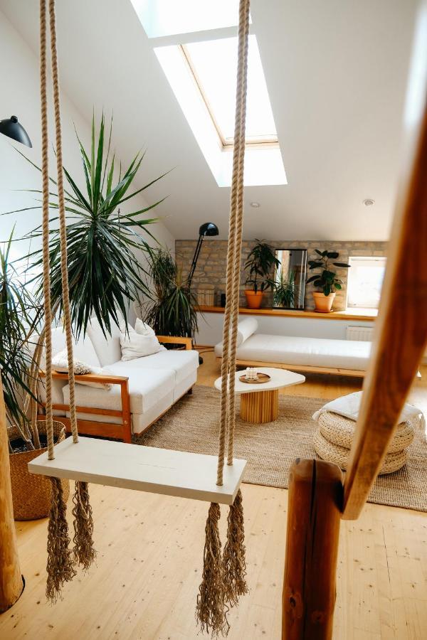 White Loft In The Center Butas
