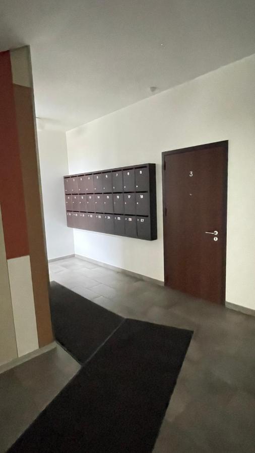Hugo & Parking Apartment
