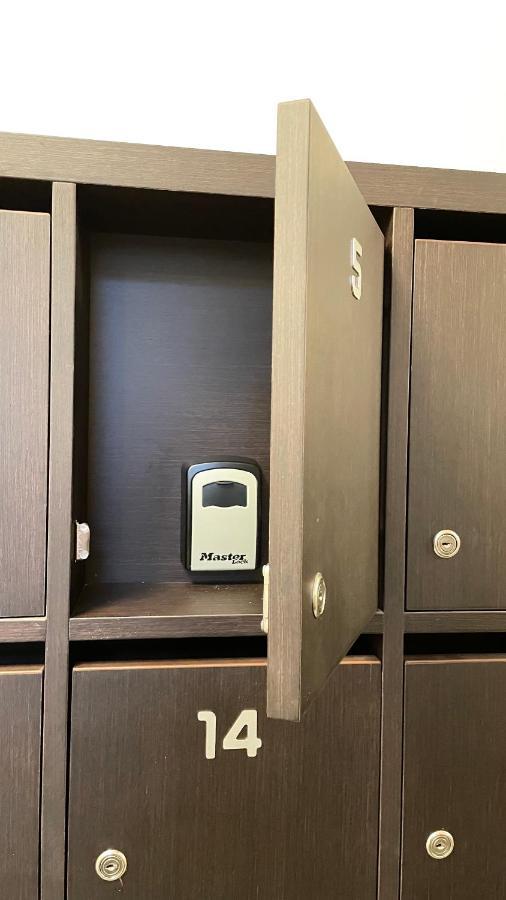 Hugo & Parking Apartment
