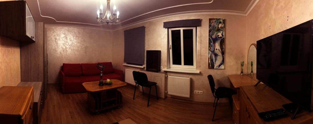 Quiet In Centre Apartment *