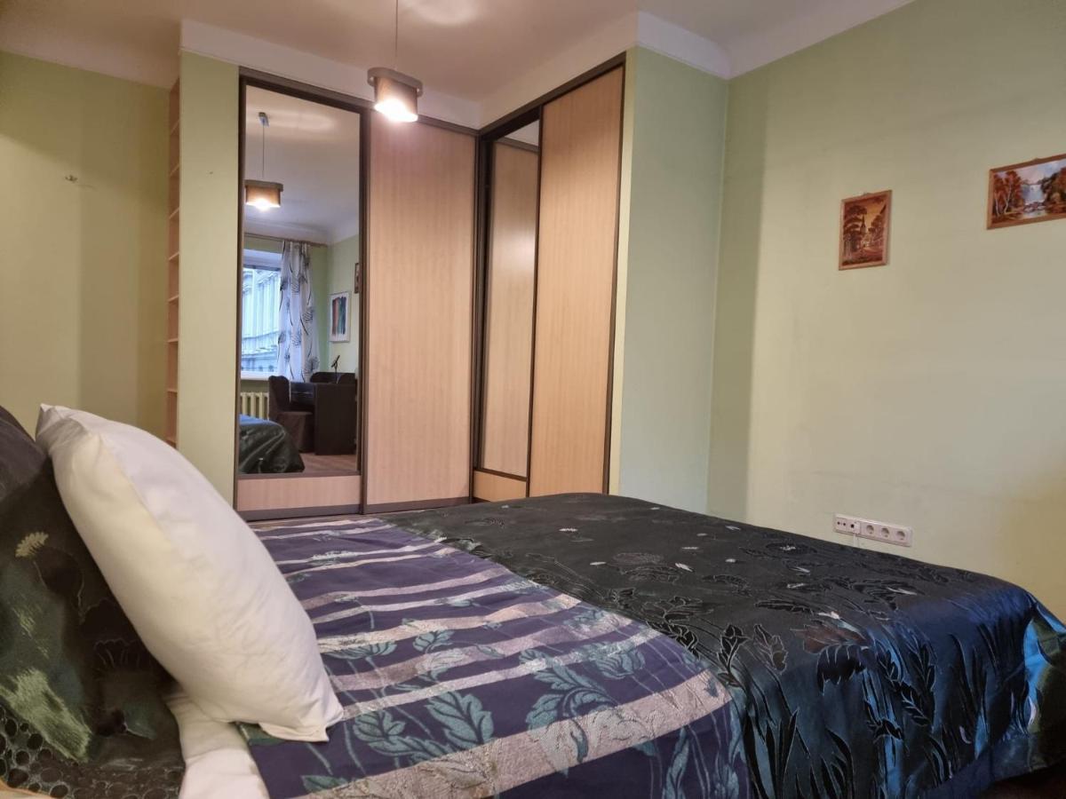 Apartment 3 Bedrooms Next To Dom Square *