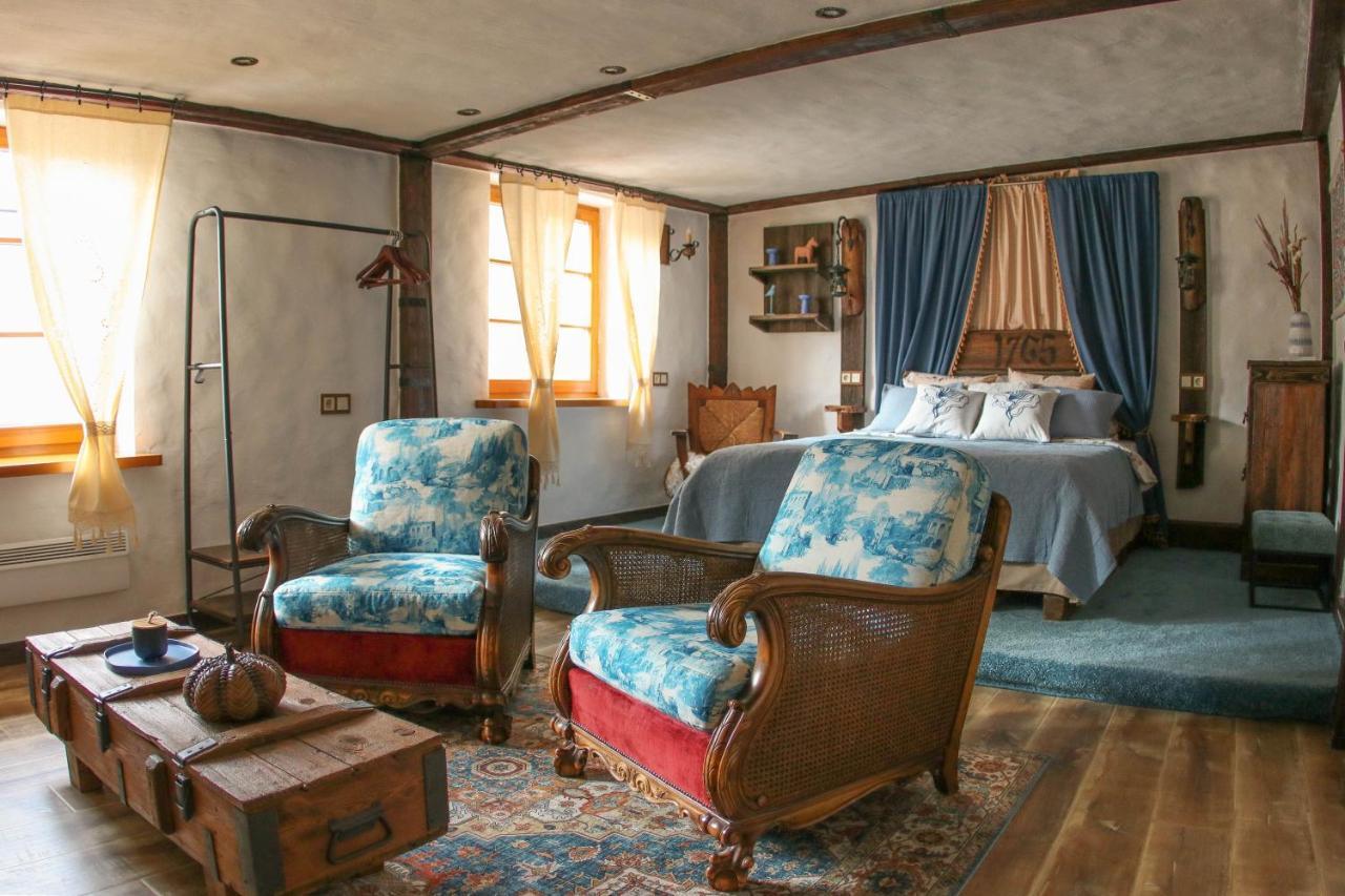 Historical Place In Old Town Apartment