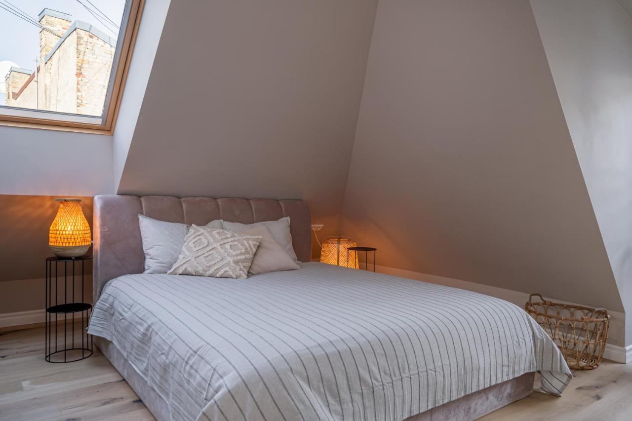 Apartment Cozy Spacious Loft! Great For Longer Stays! *