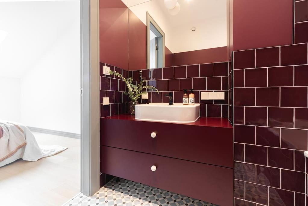 Colourpop: Luxurious Uptown In Apartment Riga