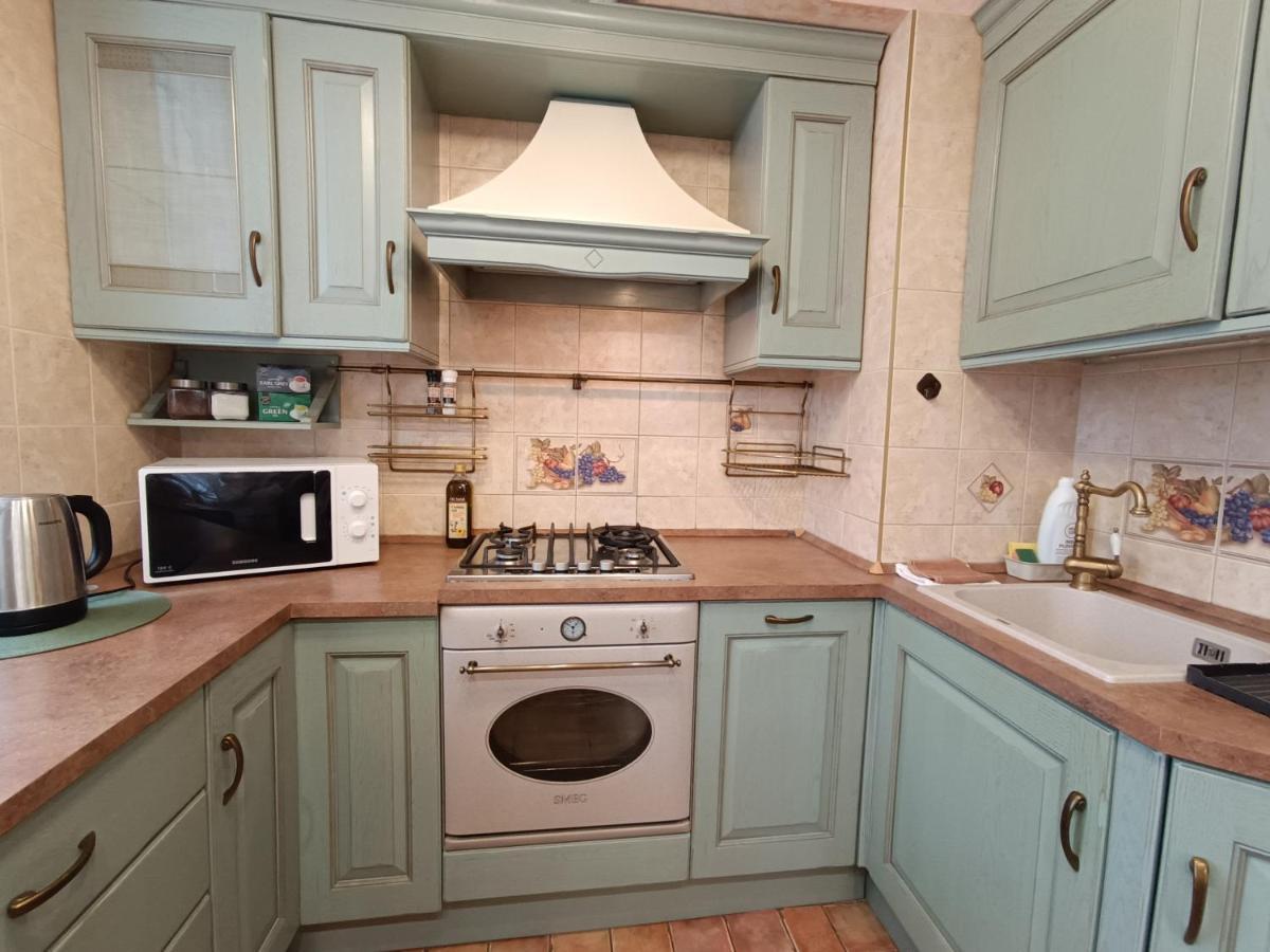 Old Town Retreat With Stunning Views 2 Bedroom Nearby The Church Of Saint Peter Apartment