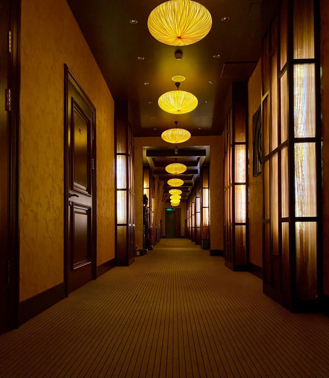 Royal & Hotel