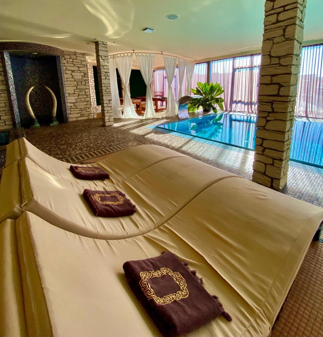 Royal & Hotell