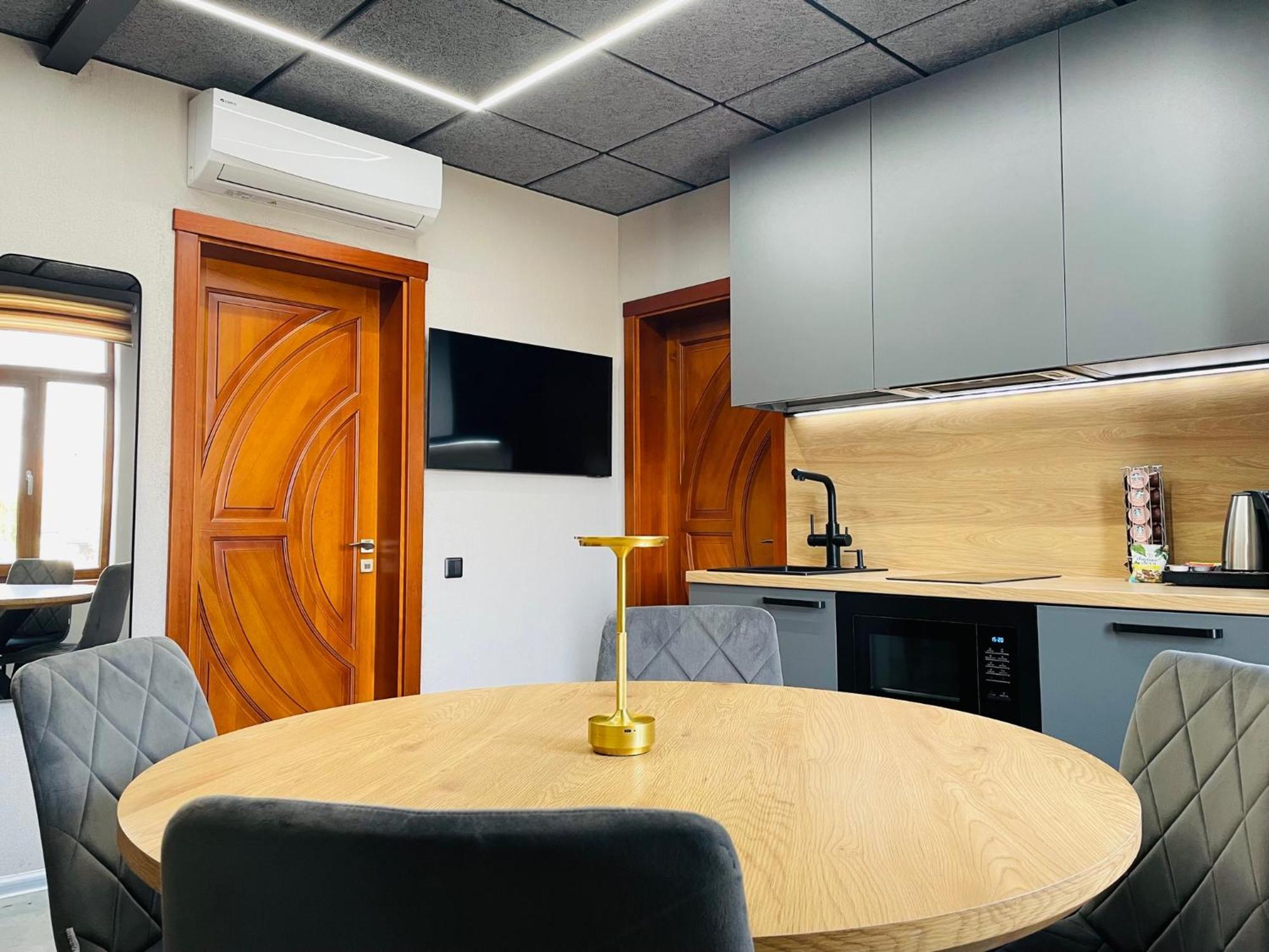 Brivibas - West / East, Free Privat Parking, Free Wifi, Self Check-in Riga