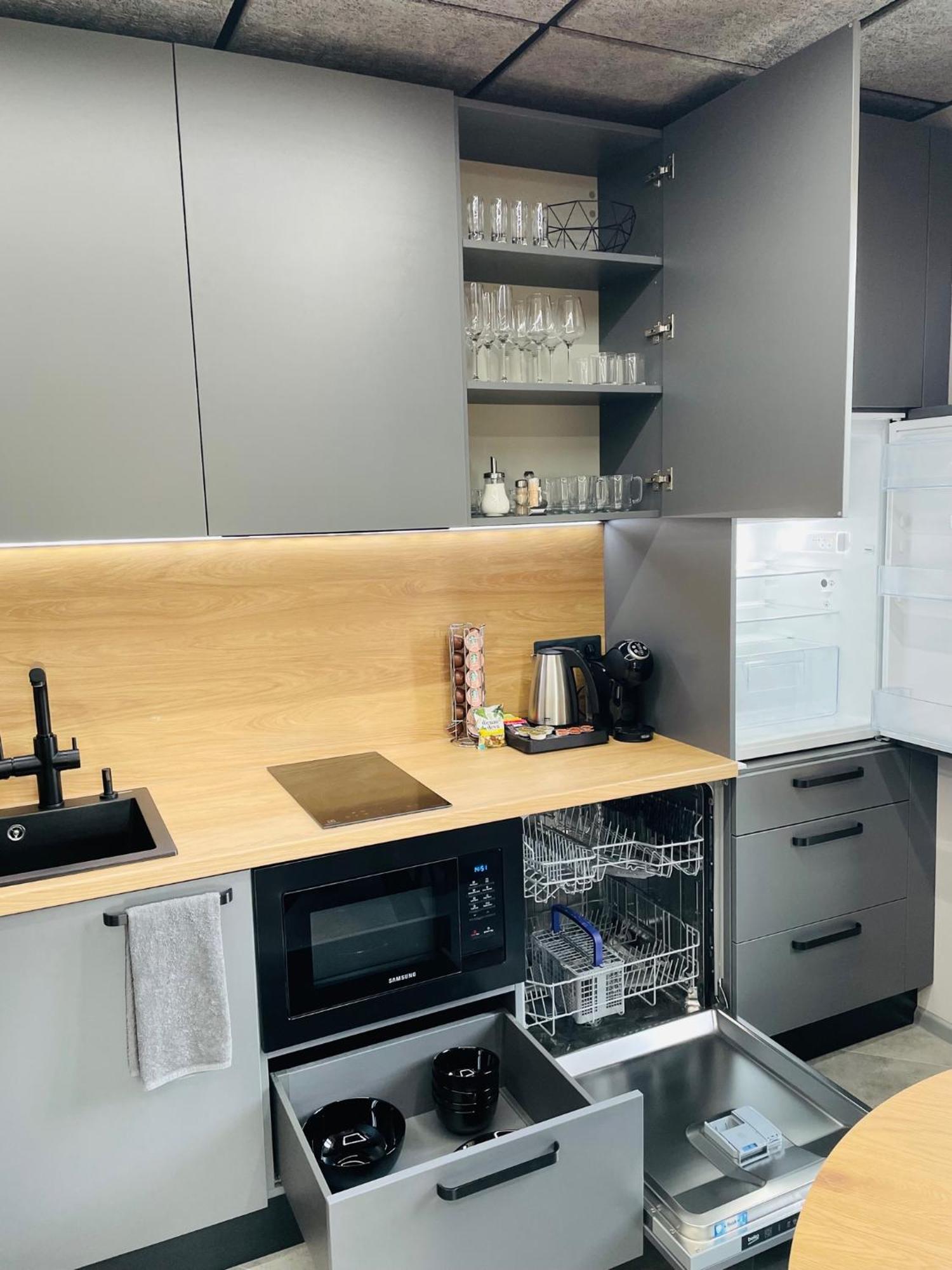 Căn hộ Brivibas - West / East, Free Privat Parking, Free Wifi, Self Check-in Riga