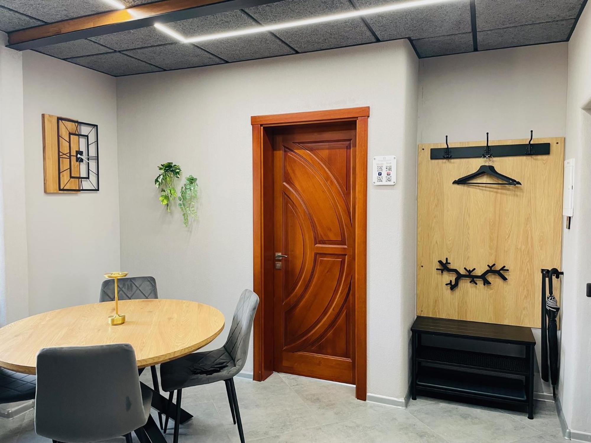 Korter Brivibas - West / East, Free Privat Parking, Free Wifi, Self Check-in