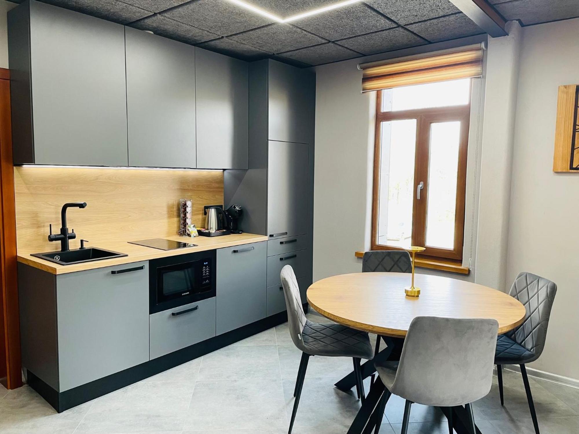 Brivibas - West / East, Free Privat Parking, Free Wifi, Self Check-in Korter Riga