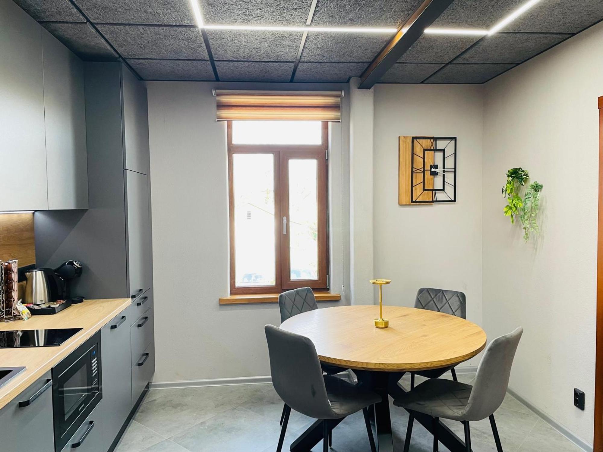 Brivibas - West / East, Free Privat Parking, Free Wifi, Self Check-in Riga