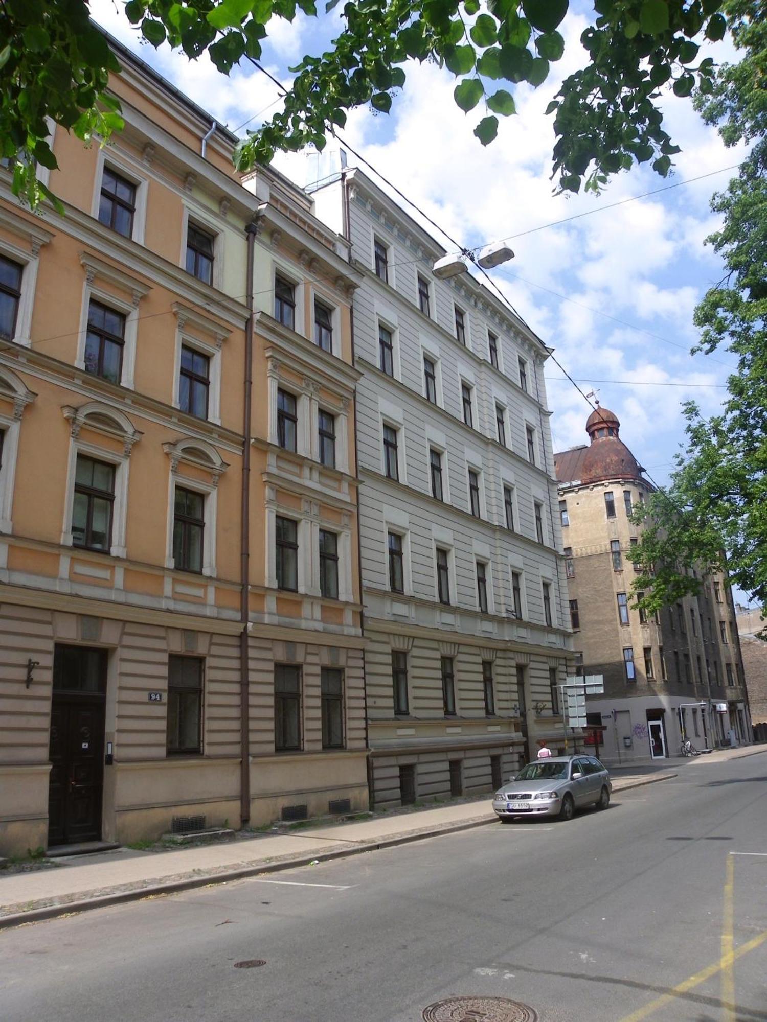 Spacious With Balcony *