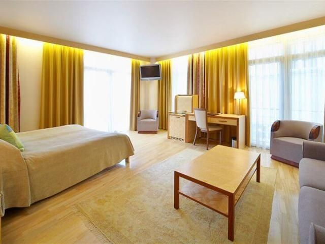 Hotel Royal Square &