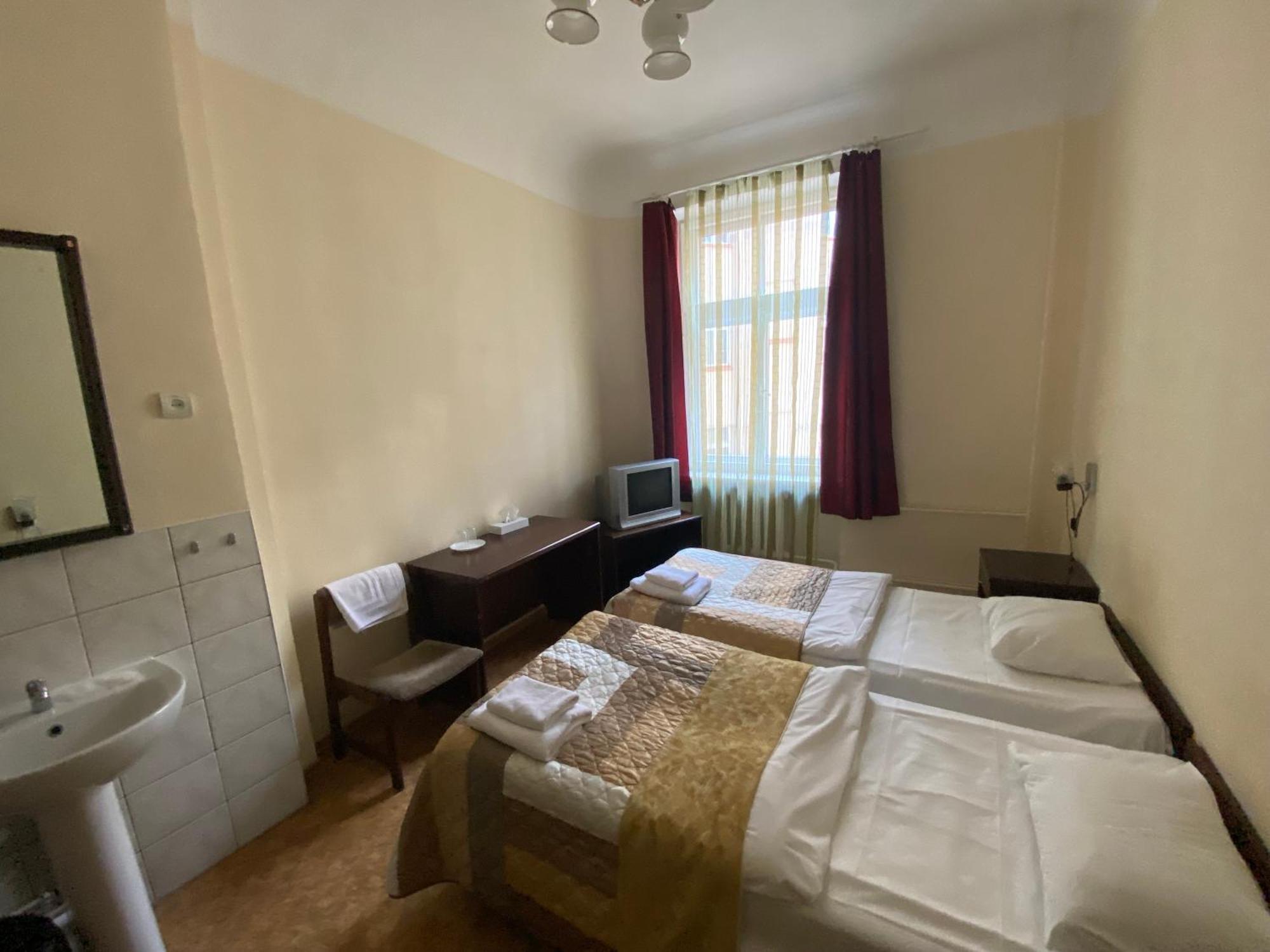 Viktorija With Private Hostel *