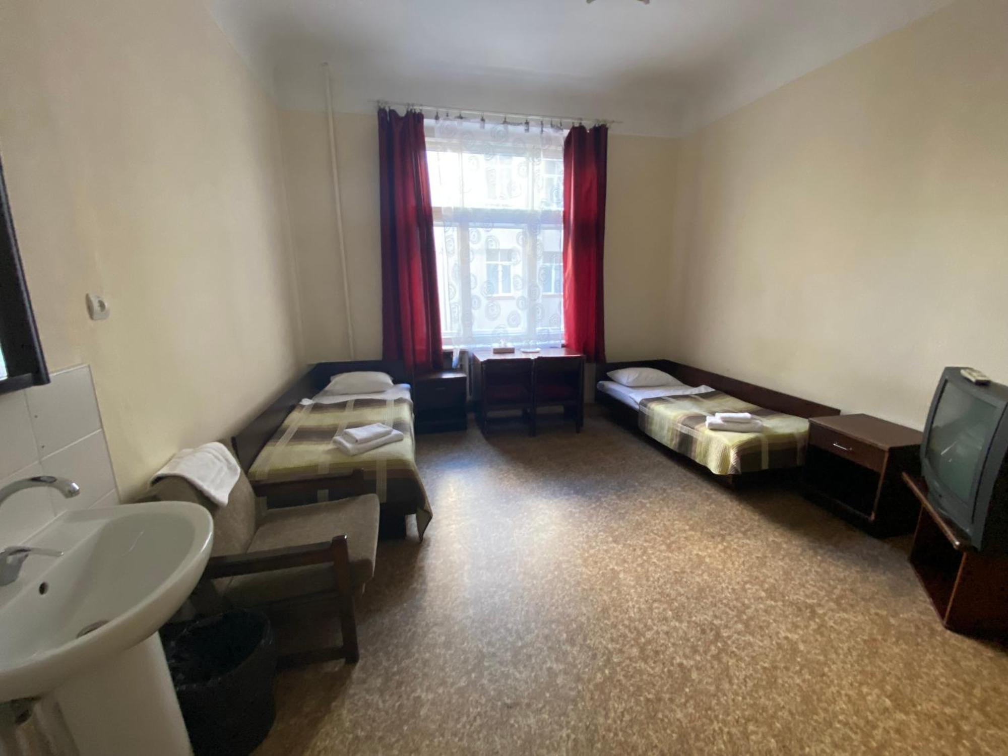 Hostel Viktorija With Private Riga