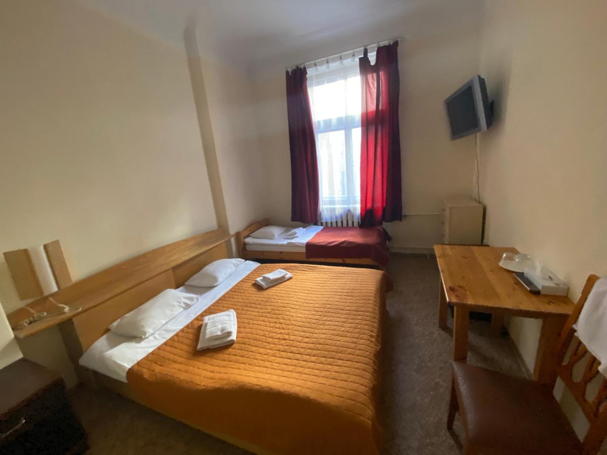 Viktorija With Private Hostel Riga