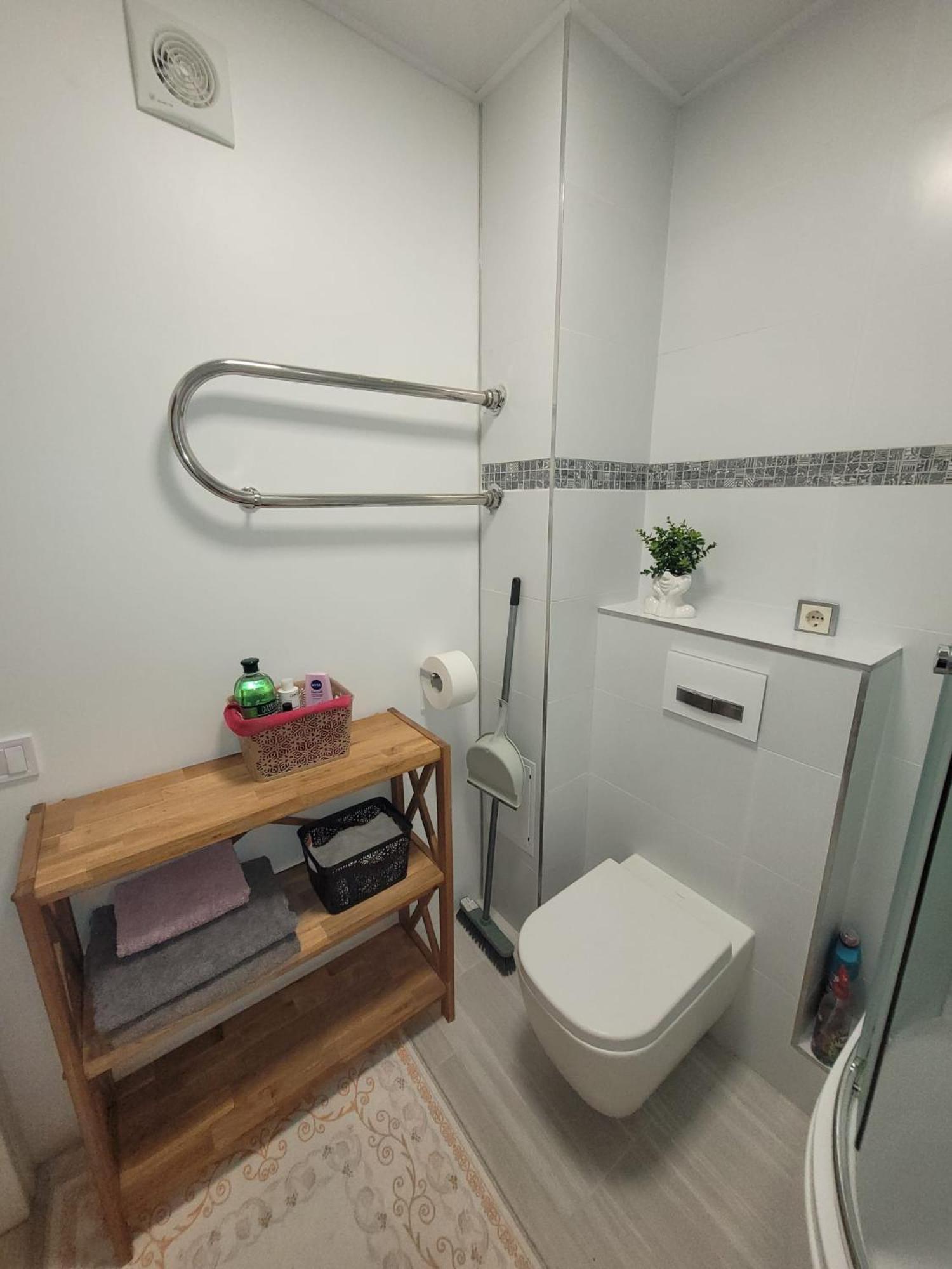 Apartment White Free Parking Self Check-inn *