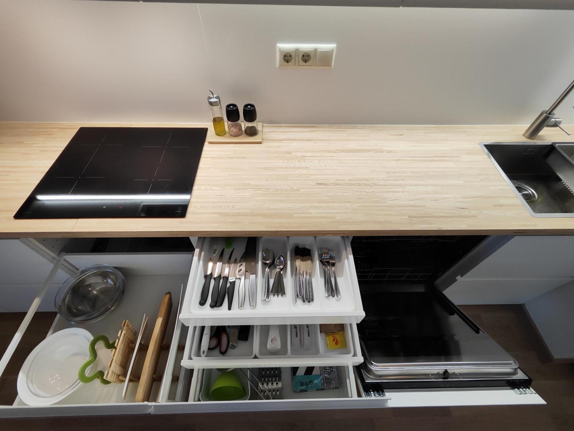 Wide & Light - Self Check In Korter