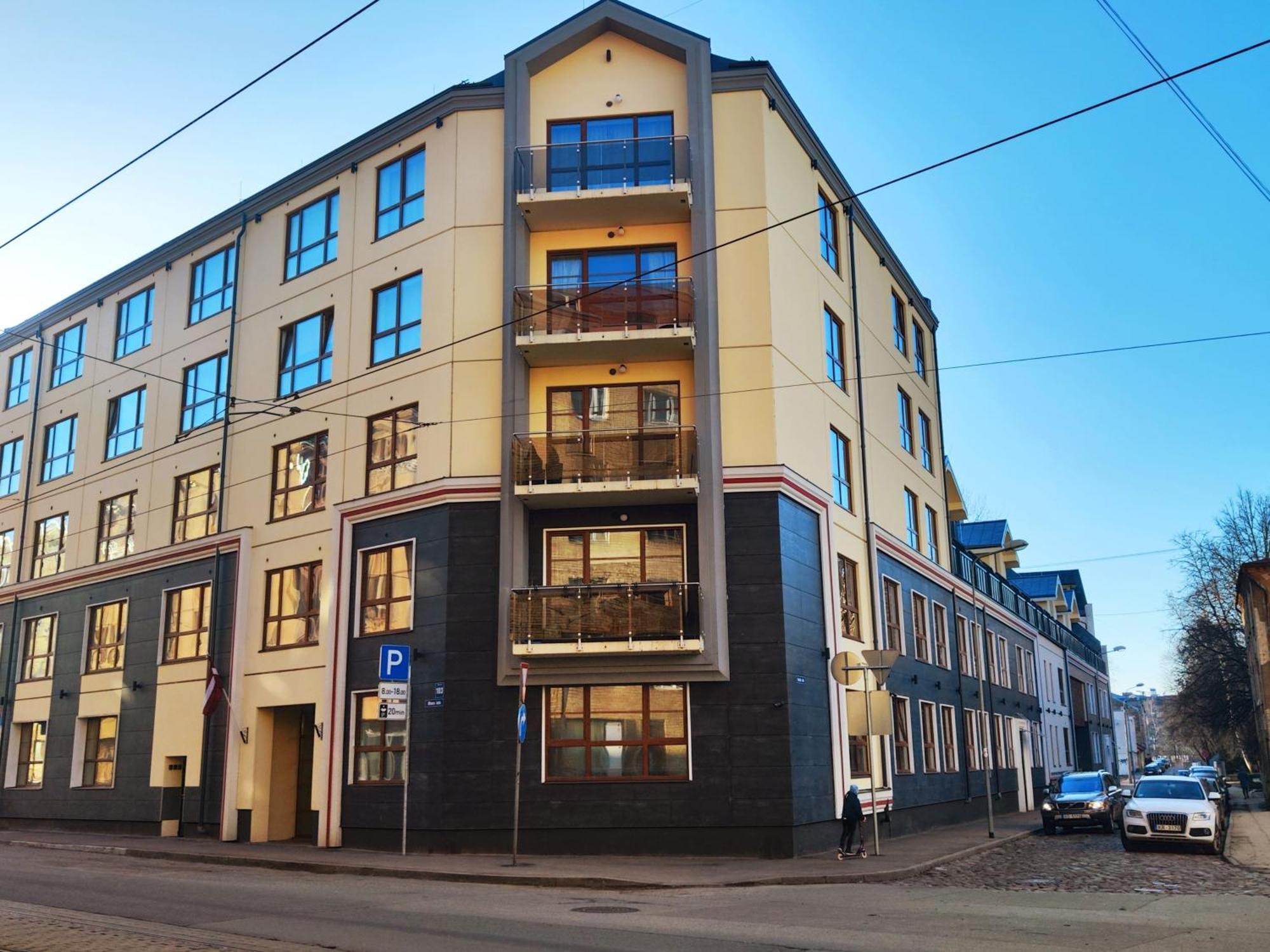 Apartment Wide & Light - Self Check In Riga