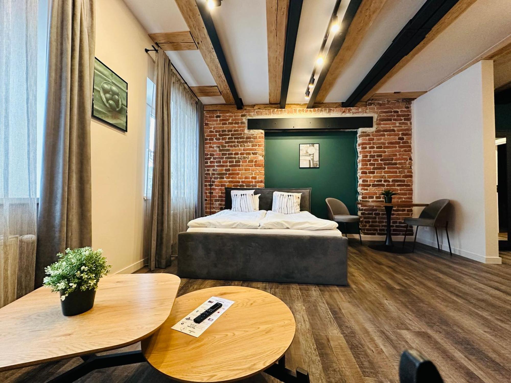 Colonel & Apartment