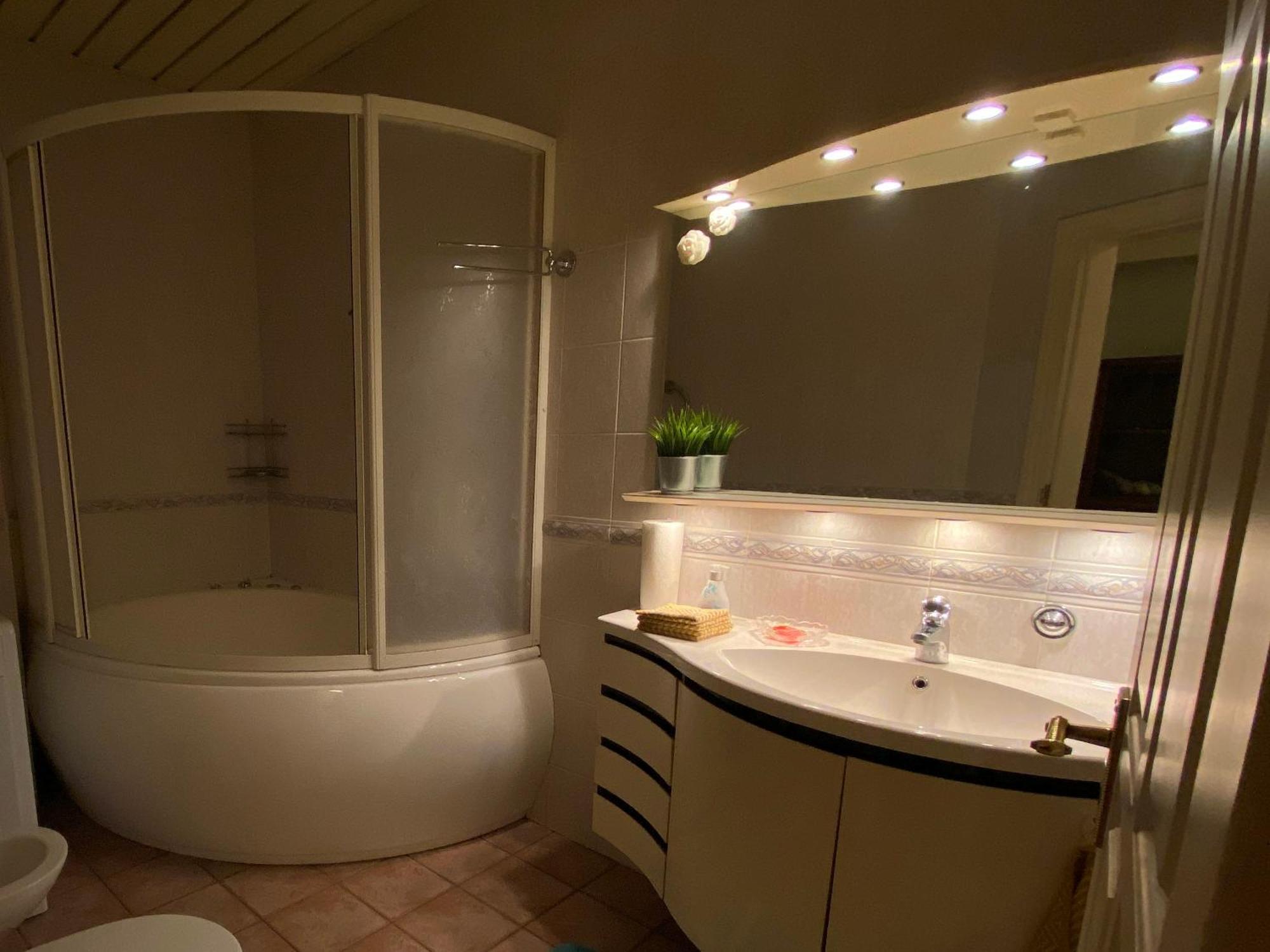 Alunana Lux Jakuzzi Apart In Riga Art Nouveau Area, Self Check-In