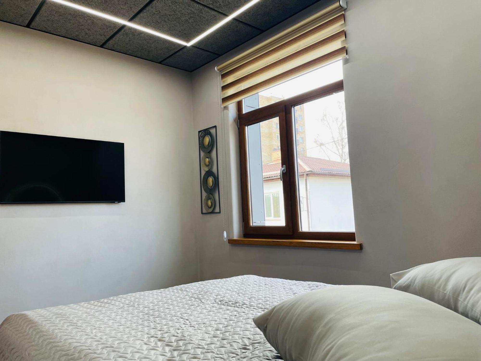 Brivibas - East / West, Free Privat Parking, Free Wifi, Self Check-in Riika