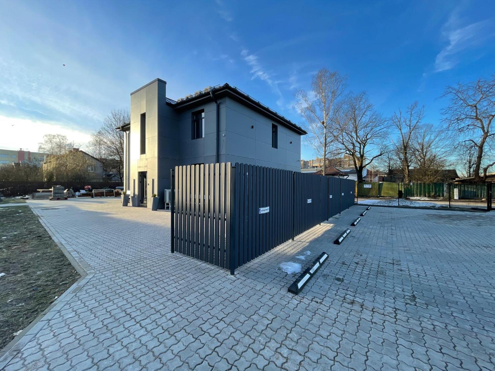 Brivibas - West / East, Free Privat Parking, Free Wifi, Self Check-in *