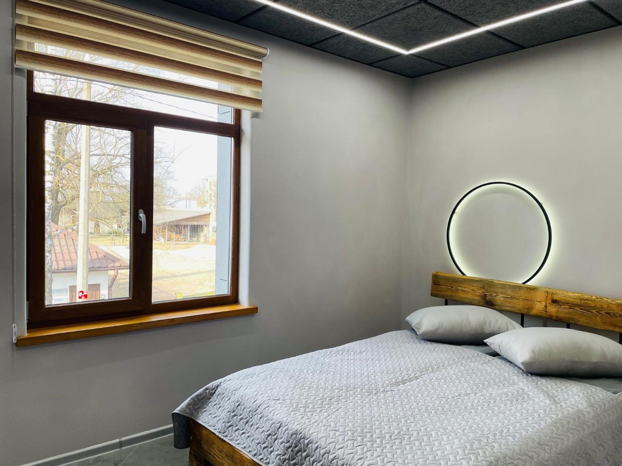 Brivibas - West / East, Free Privat Parking, Free Wifi, Self Check-in