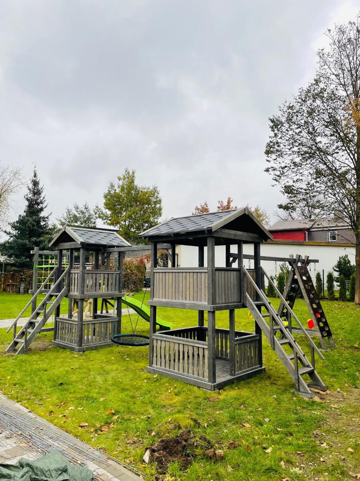 Brivibas - West / East, Free Privat Parking, Free Wifi, Self Check-in