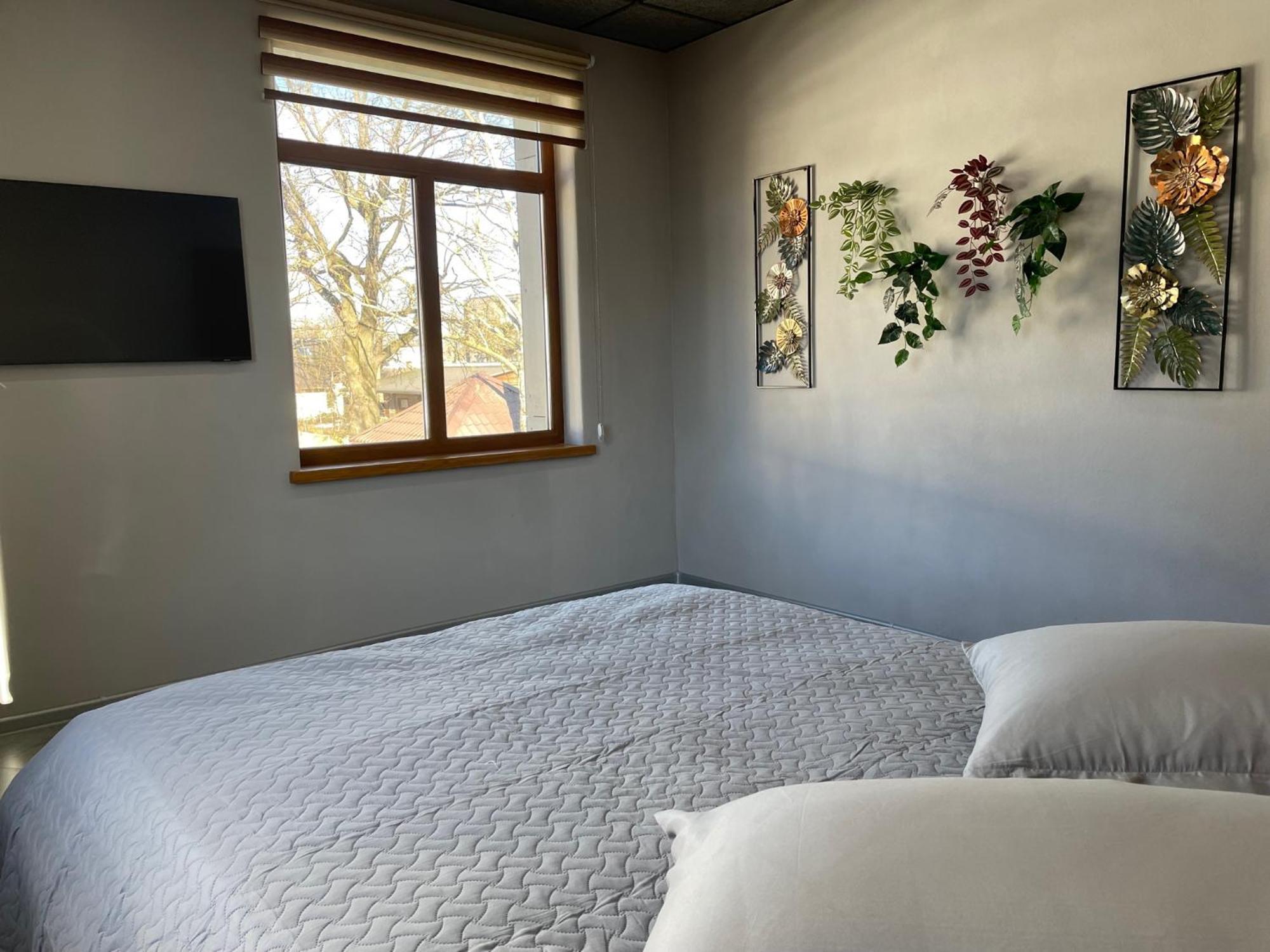 Brivibas - North & South, Free Privat Parking, Free Wifi, Self Check-in Apartment *