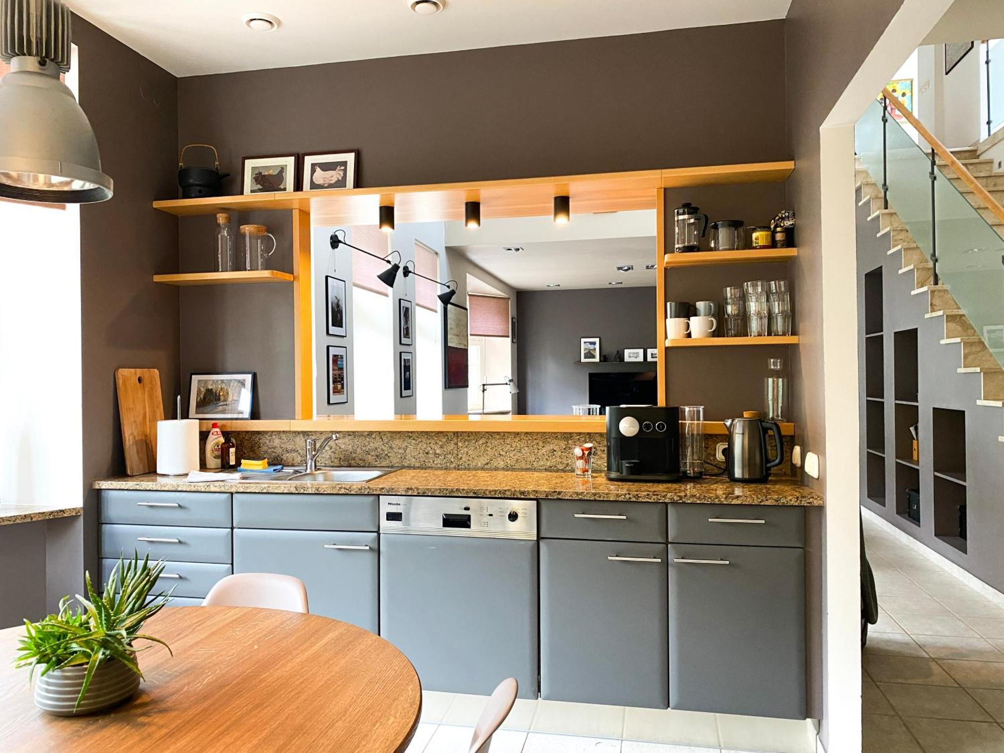 Spacious 2-story Apt. W/ Terrace - 280 M2 *