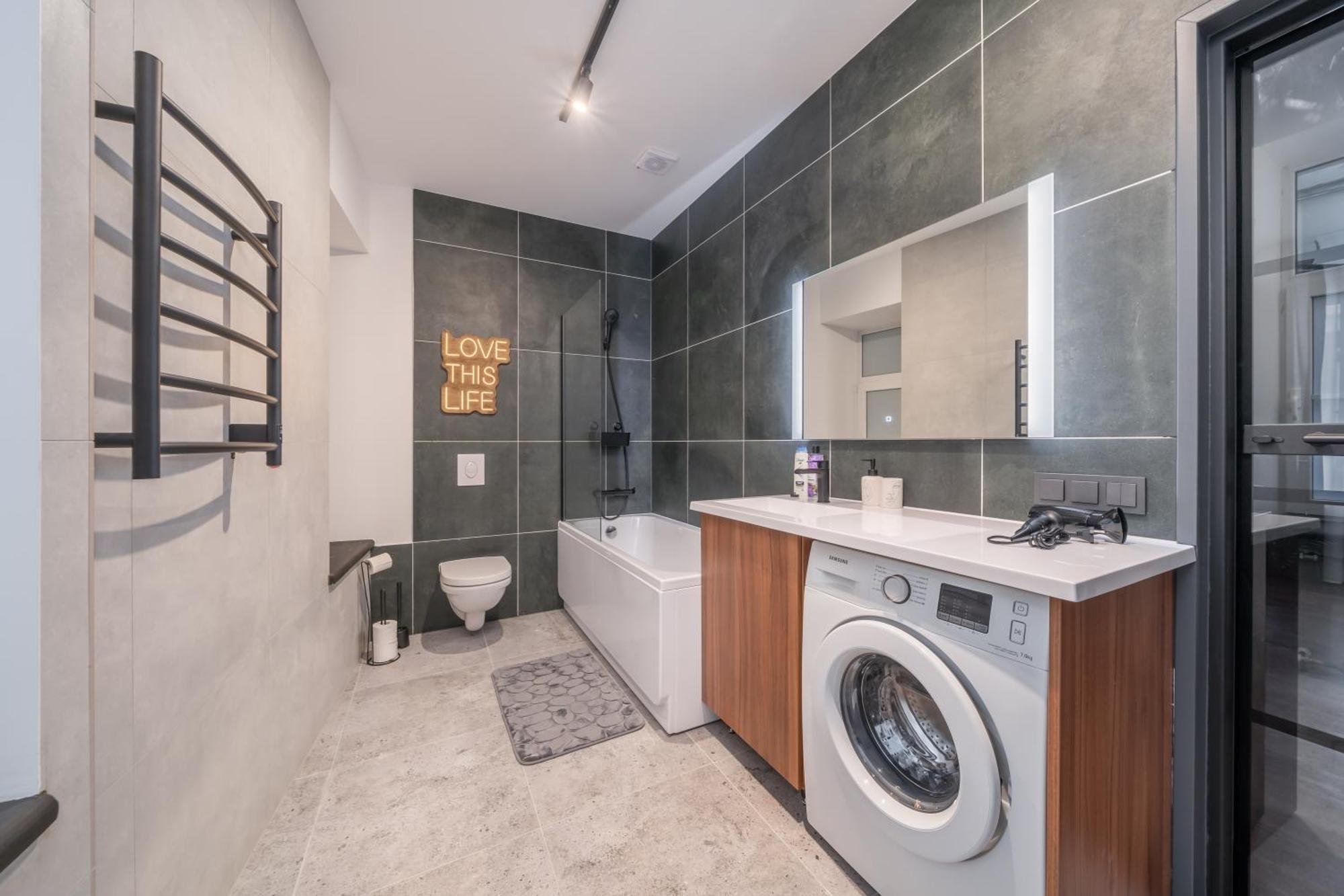 Old Town Stylish With Spacious Bathroom Apartment