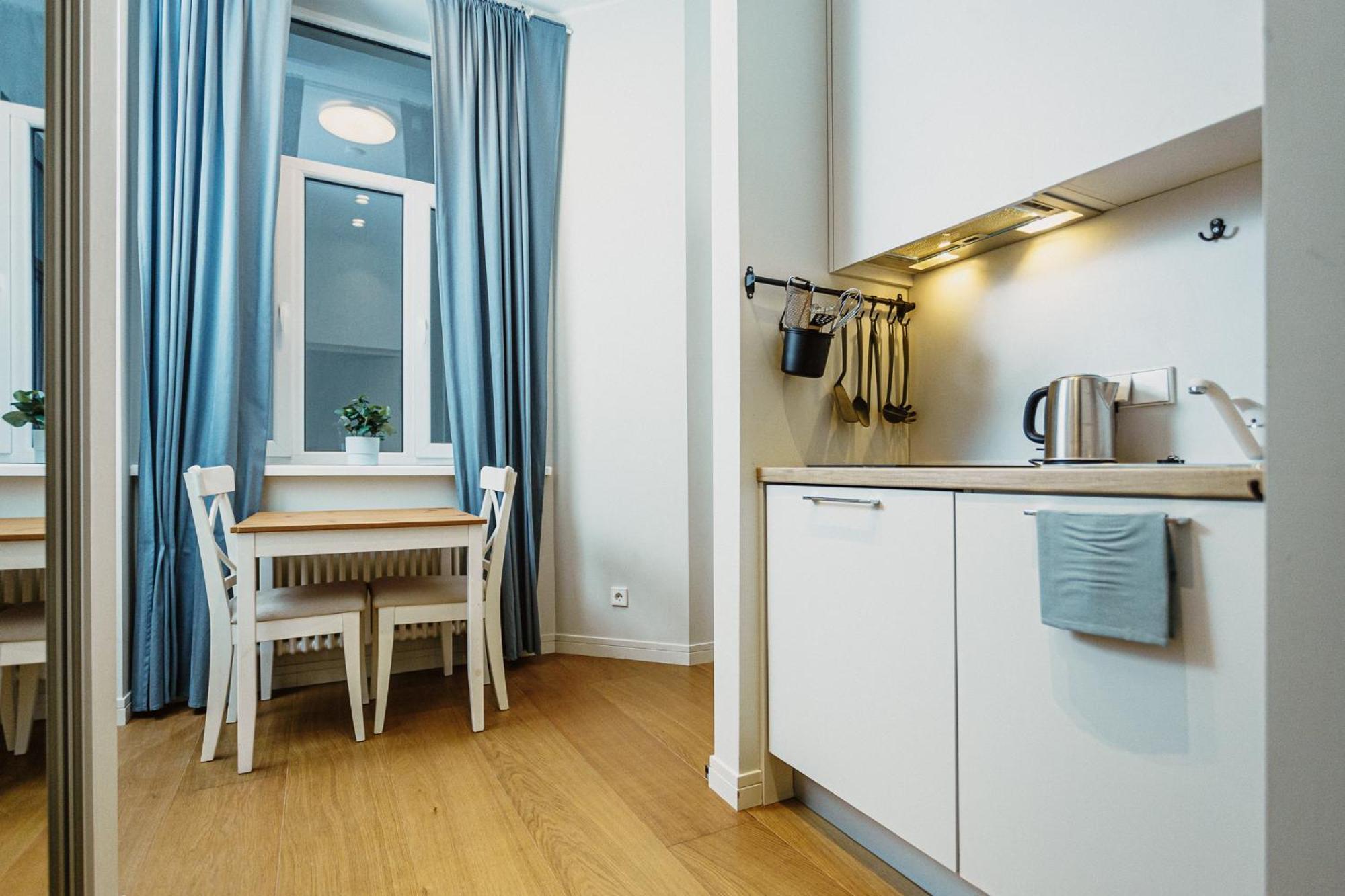 Stylish - 5 Mins To Old Town Apartment