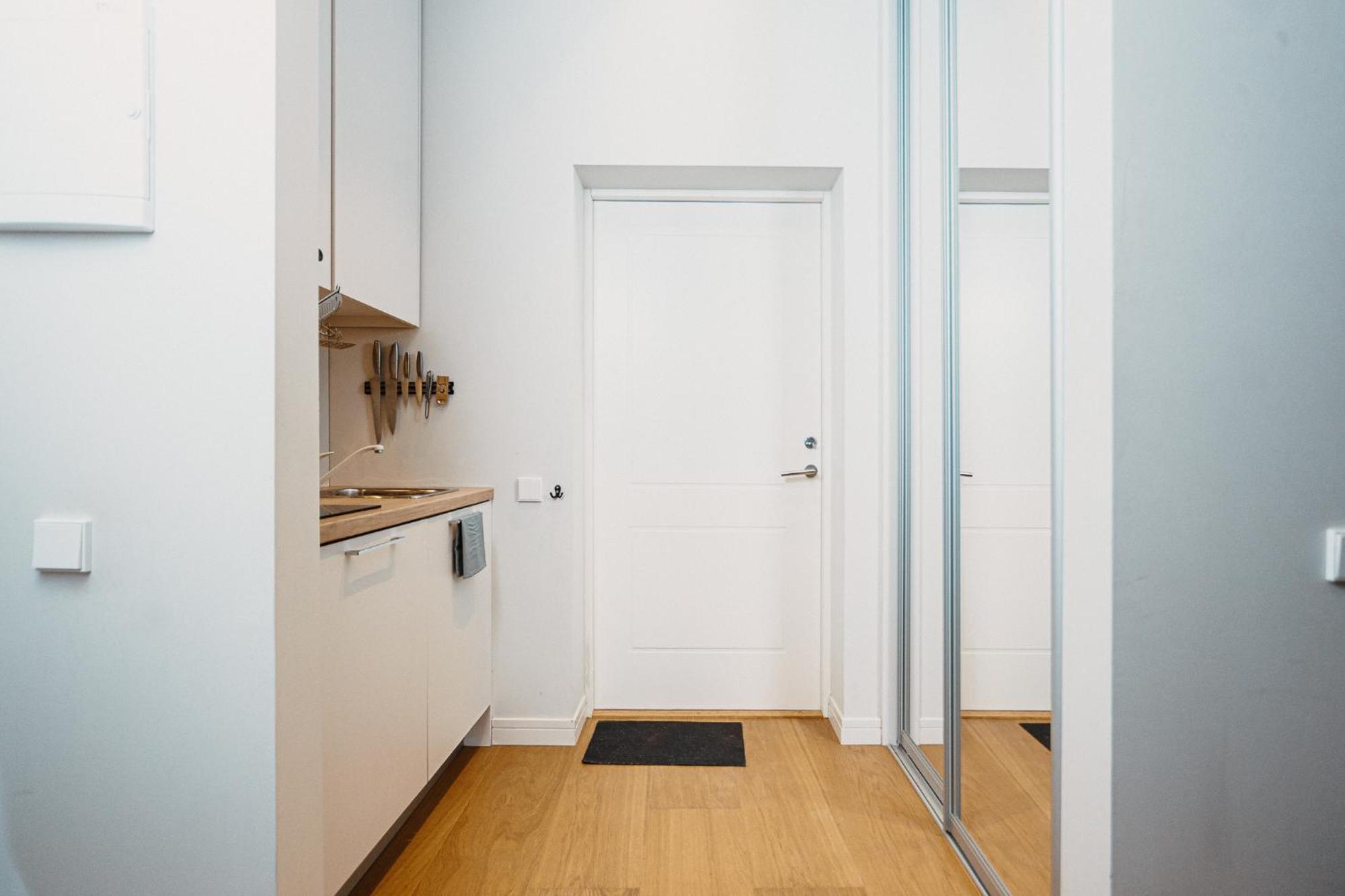 Stylish - 5 Mins To Old Town Apartment