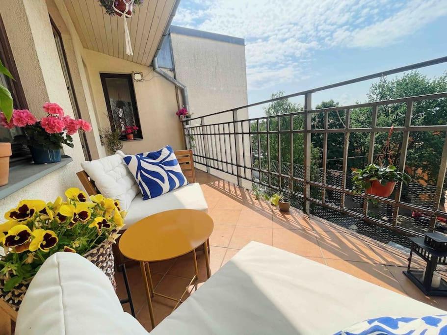 Spacious With Balcony *