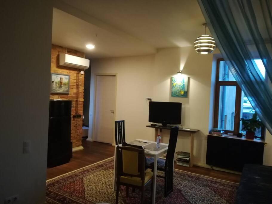 Art Illery Apartment *