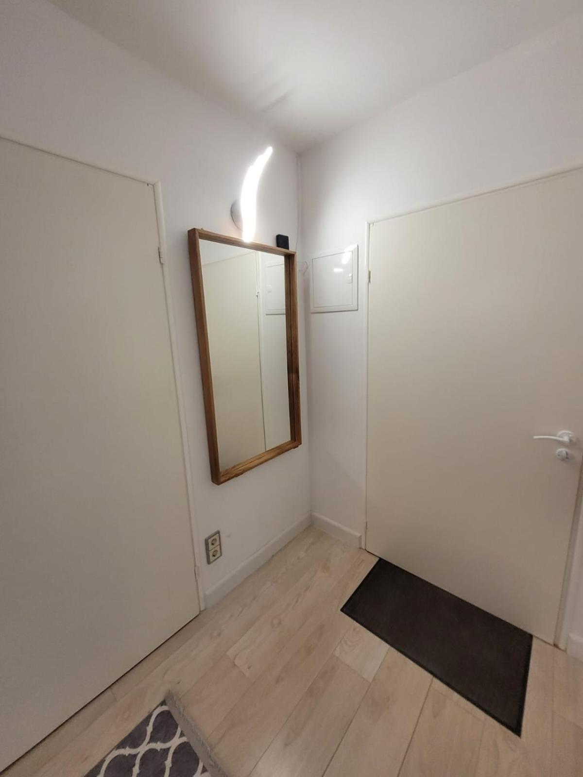 Apartment White Free Parking Self Check-inn Riga