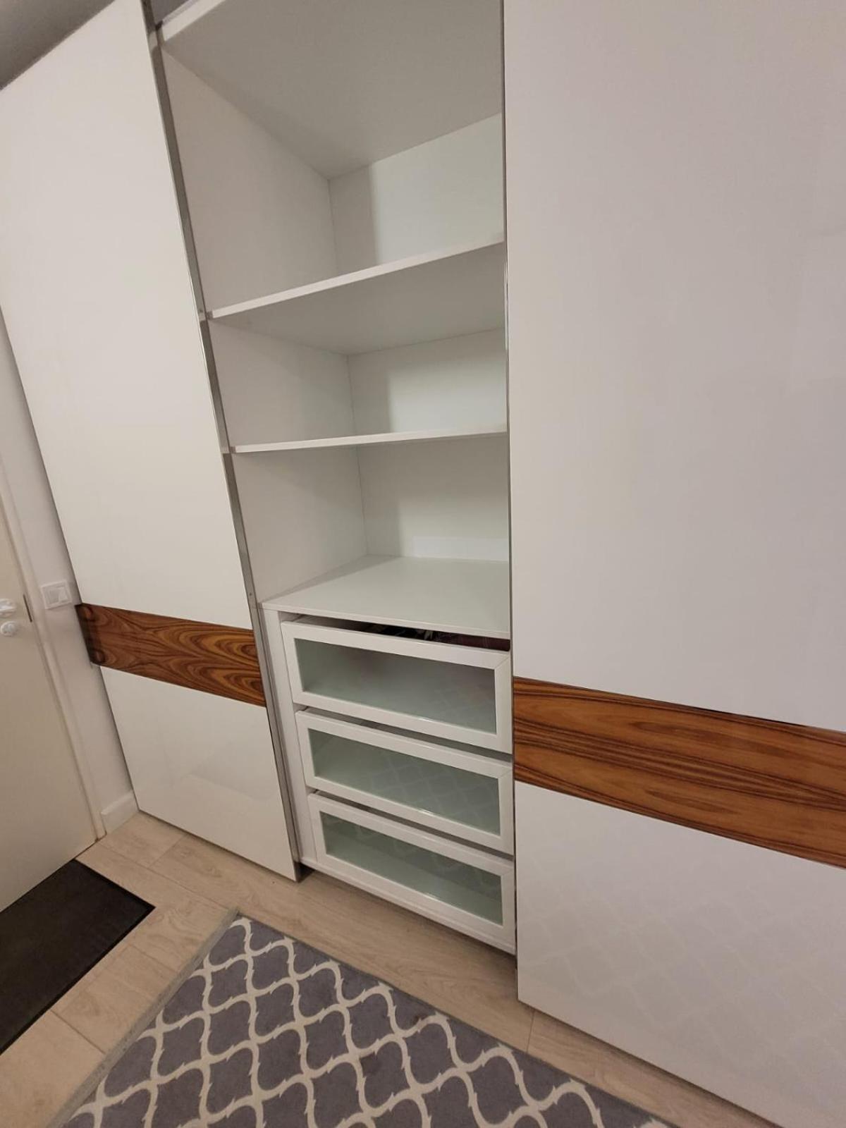 White Free Parking Self Check-inn Riga